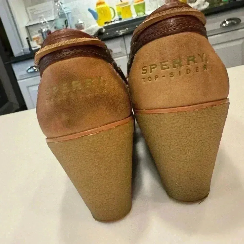 Sperry topsiders leather women’s. Wedge heel with plaid detail Sz 8.5